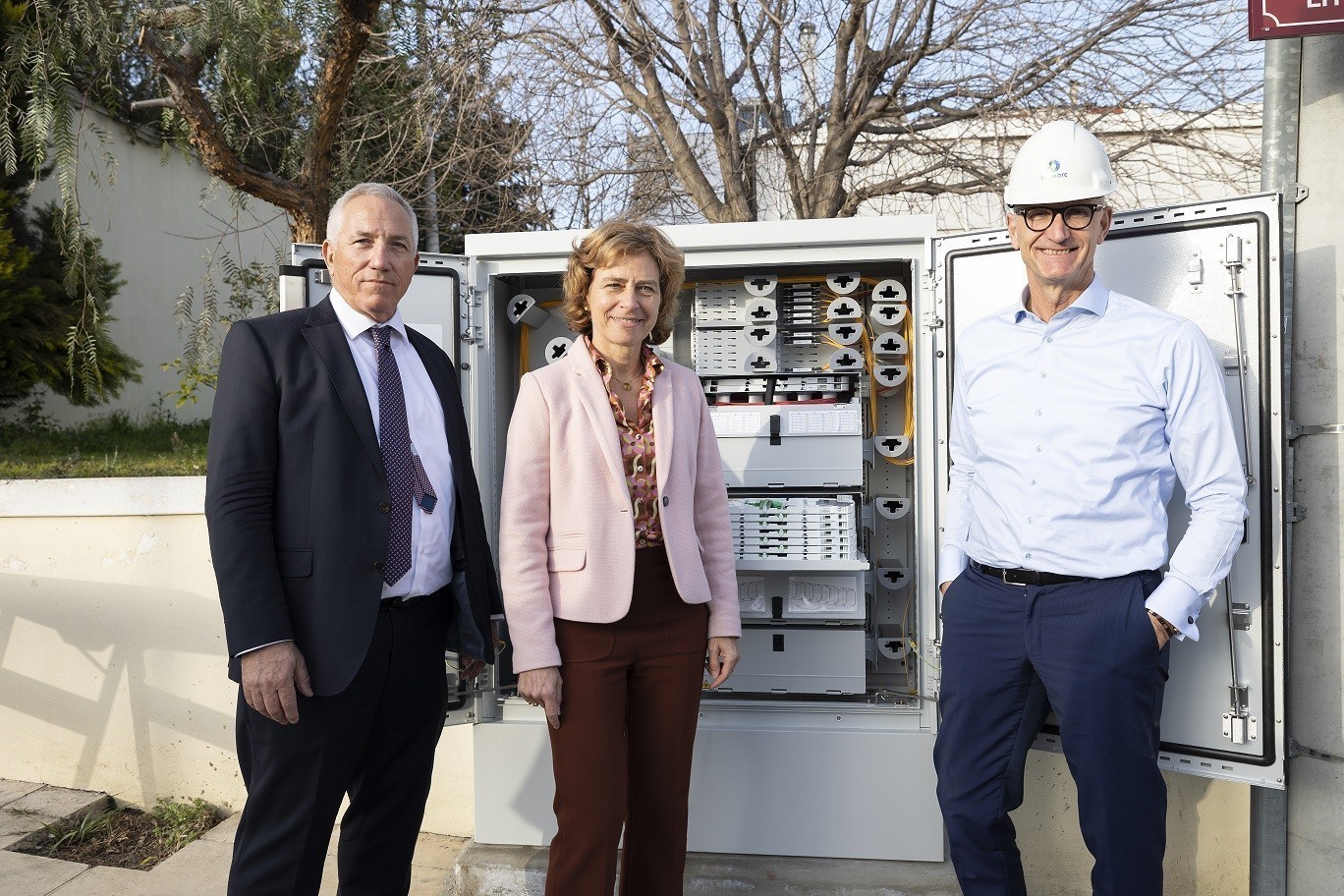 Deutsche Telekom: Eπίσκεψη του CEO Τιμ Χέτγκες σε έργα εγκατάστασης δικτύου οπτικών ινών