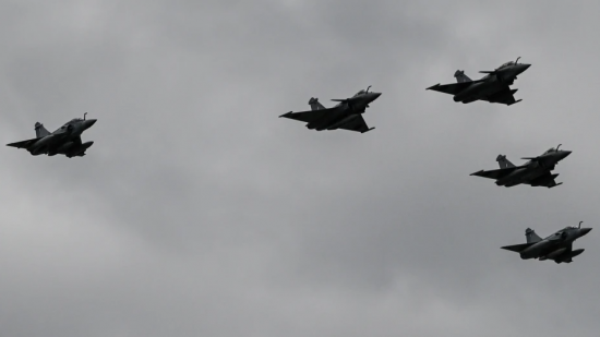 Η Πολωνία απογειώνει εσπευσμένα αεροσκάφη καθώς η Ρωσία εξαπολύει πλήγματα στη δυτική Ουκρανία