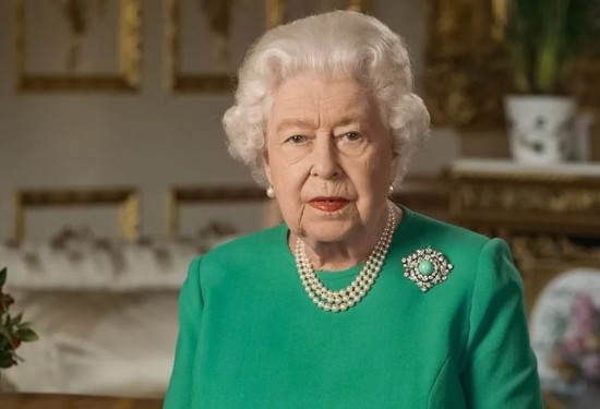 Θετική στον κορωνοϊό η βασίλισσα Ελισάβετ