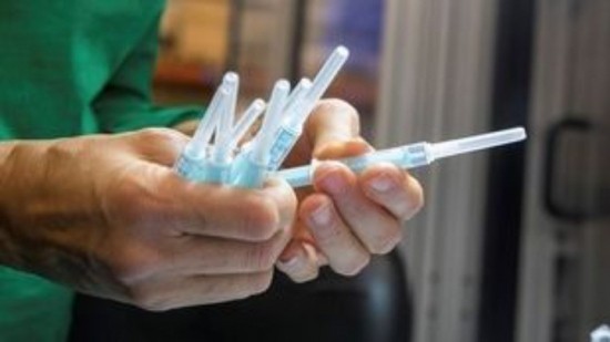 Κορωνοϊός: Οι πρώτες αγωγές για τα εμβόλια – Τι είναι το Post – Vac