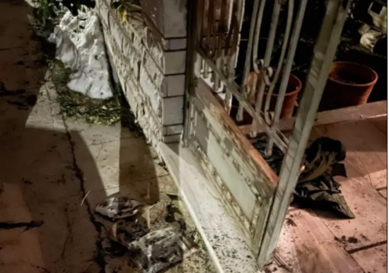 Επίθεση με γκαζάκια στα σπίτια των Δημήτρη Καμπουράκη και Βασίλη Ντούμα (Vid)