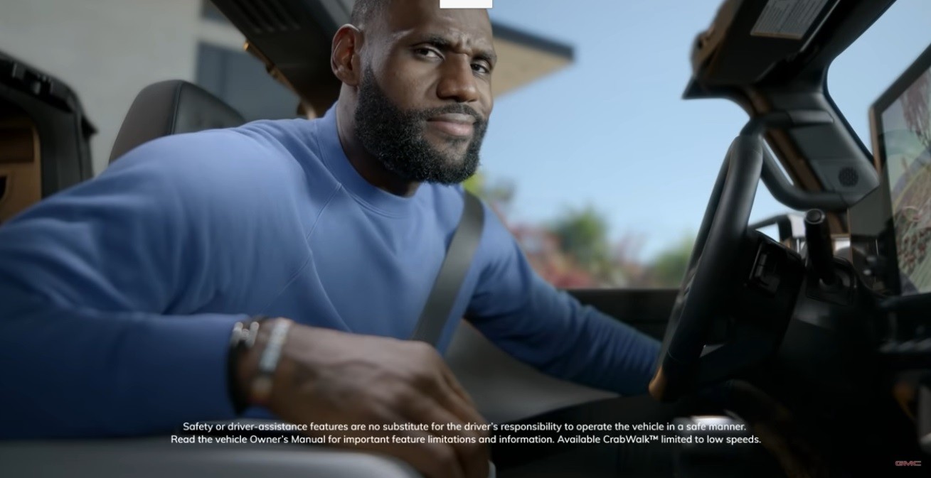 Το Hummer που μπαίνει στην πρίζα, τα καβούρια και ο οδηγός LeBron James (vid)