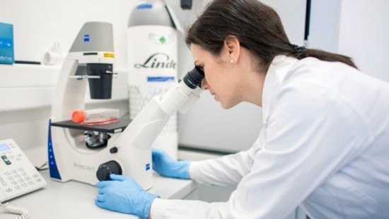 Nέα ελληνική ανακάλυψη: H κυτταρική γήρανση κάνει καρκίνο και κορωνοϊό πιο επιθετικούς