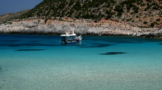 Το Vanity Fair προτείνει Ελλάδα για διακοπές last minute – Η λίστα με τους προορισμούς