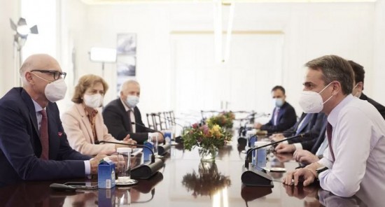 Συνάντηση Μητσοτάκη με τον CEO της Deutsche Telekom: Στο επίκεντρο η επένδυση των 3 δισ. ευρώ για τις οπτικές ίνες