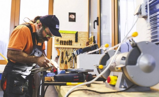 Τζουμέικερς: Μια παρέα στα Τζουμέρκα δημιουργεί αντισυμβατικά αγροτικά εργαλεία