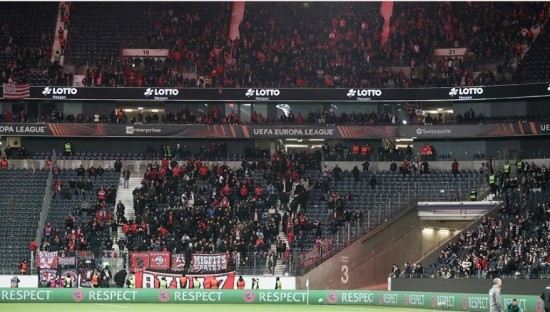 Χαλάρωση στα μέτρα: «Ναι» των ειδικών σε όρθια διασκέδαση, αύξηση στη χωρητικότητα των γηπέδων και σχολικές εκδρομές