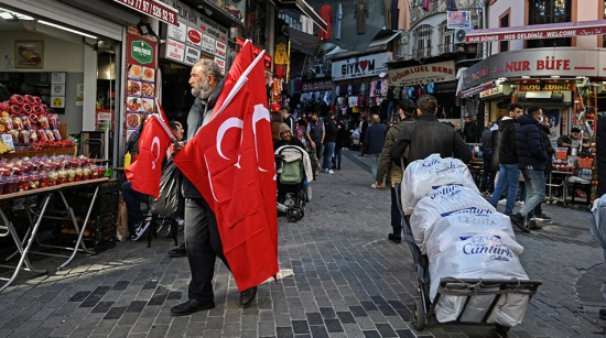 Τουρκία: Συναγερμός στη χρηματοπιστωτική αρχή από τη νέα πτώση στη λίρα