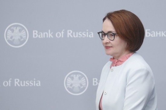 Ελβίρα Ναμπιουλίνα: Η έμπιστη τεχνοκράτης του Πούτιν, το οικονομικό χάος της Ρωσίας και οι… καρφίτσες στο πέτο