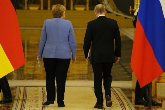 Φταίει η Μέρκελ για τον «πανίσχυρο» Πούτιν; Η κληρονομιά της πρώην σιδηράς κυρίας της Ευρώπης