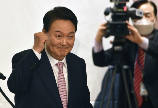 Νότια Κορέα: Ο νέος πρόεδρος Γιουν Σοκ-γελ θέλει να «μάθει τρόπους» στον Κιμ Γιονγκ Ουν