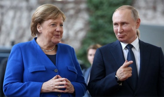 Politico για Γερμανία: Οι «χρήσιμοι ηλίθιοι» του Πούτιν