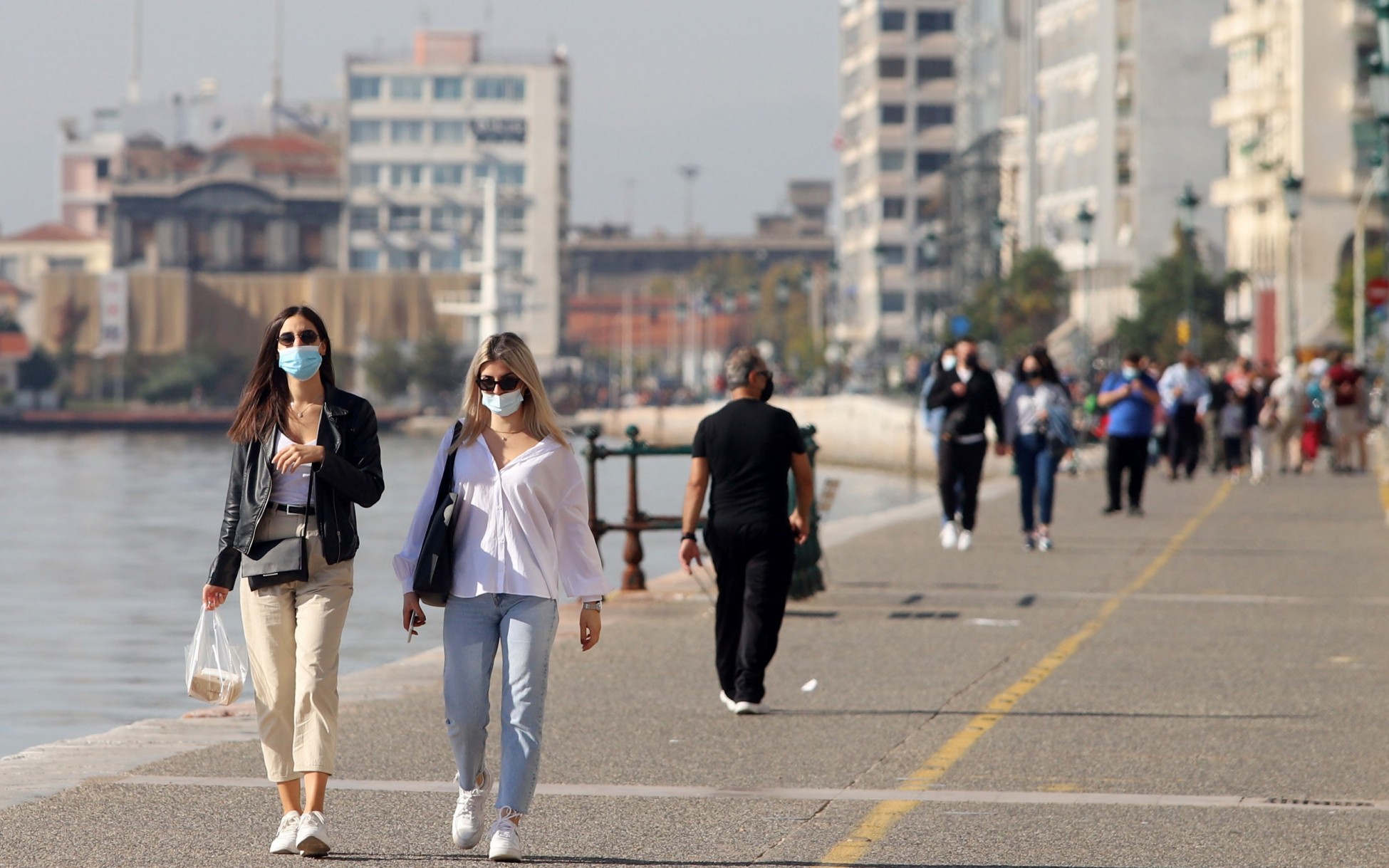 Επίσημο: Τέλος από το Σάββατο η μάσκα σε εξωτερικούς χώρους