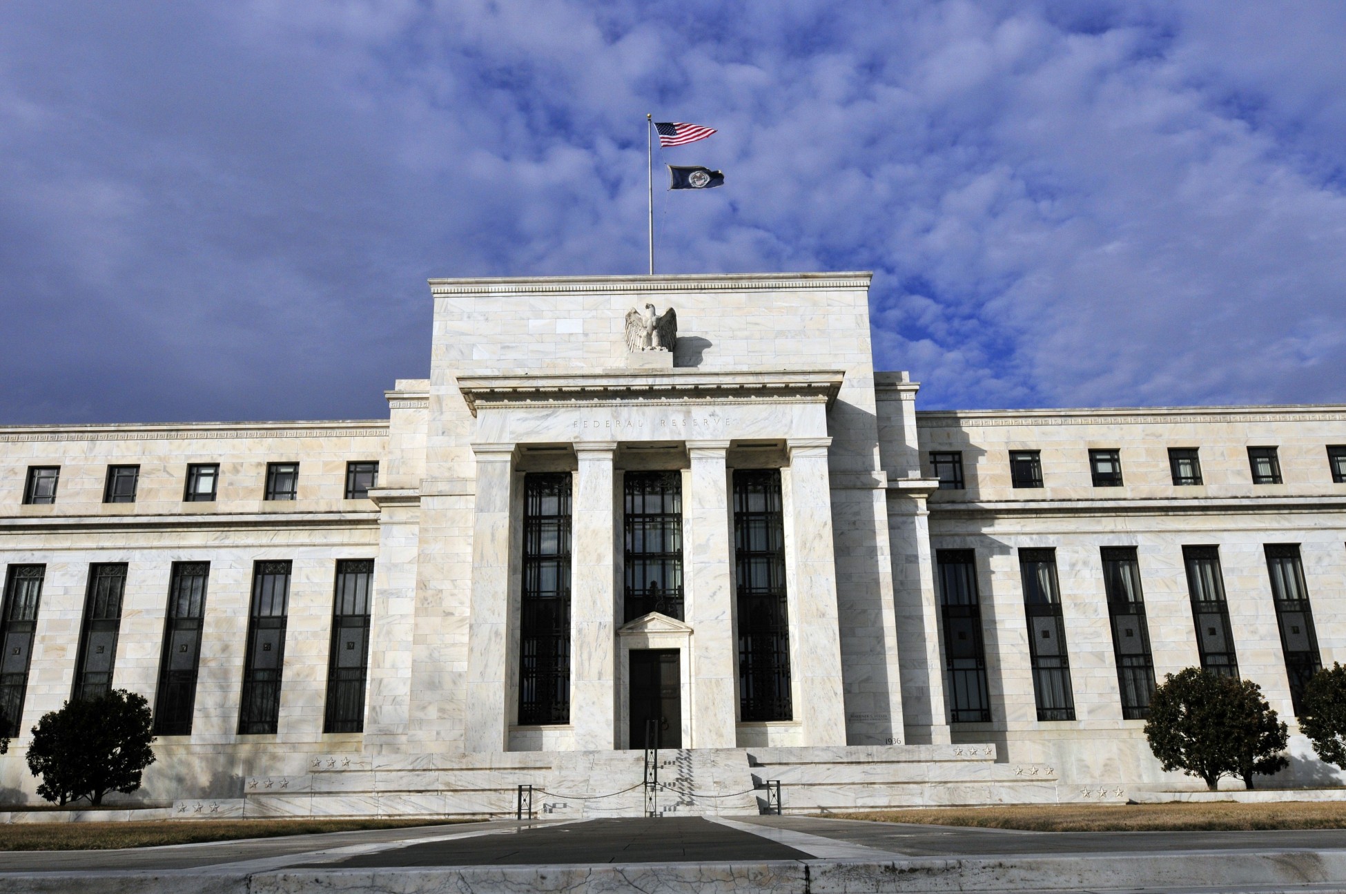 Επιτόκια Fed: Διχασμένοι οι αναλυτές για τα επόμενα βήματα της κεντρικής τράπεζας