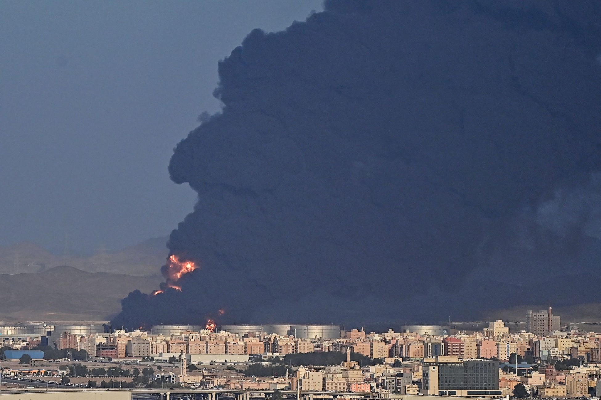 Σαουδική Αραβία: Τεράστια έκρηξη κοντά στις εγκαταστάσεις της πετρελαϊκής Aramco