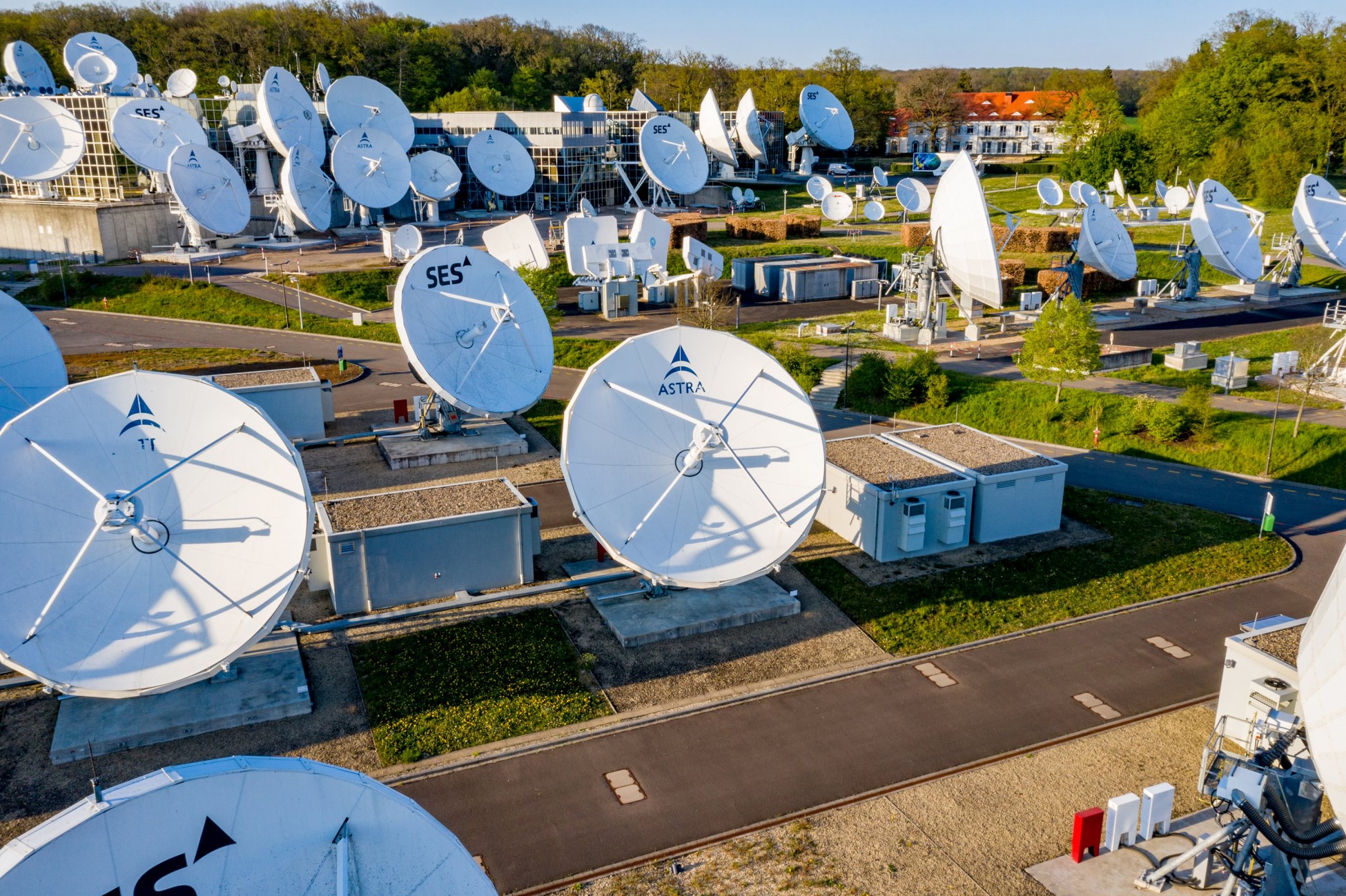 «Ψήνεται» mega deal στη δορυφορική αγορά της Ευρώπης – Στόχος ο ανταγωνισμός με τον Έλον Μασκ
