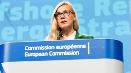 Επίτροπος Ενέργειας ΕΕ: Οι κυρώσεις θα πλήξουν τις ρωσικές εξαγωγές πετρελαίου παρότι δεν στοχεύουν σε αυτές