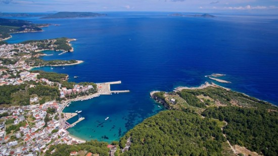 Aegean Rebreath: Αυτό το ελληνικό νησί καταργεί τα πλαστικά μπουκάλια