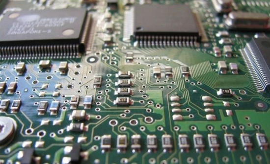 «Μαύρη» λίστα κινεζικών βιομηχανιών μικροτσίπ ετοιμάζουν οι ΗΠΑ