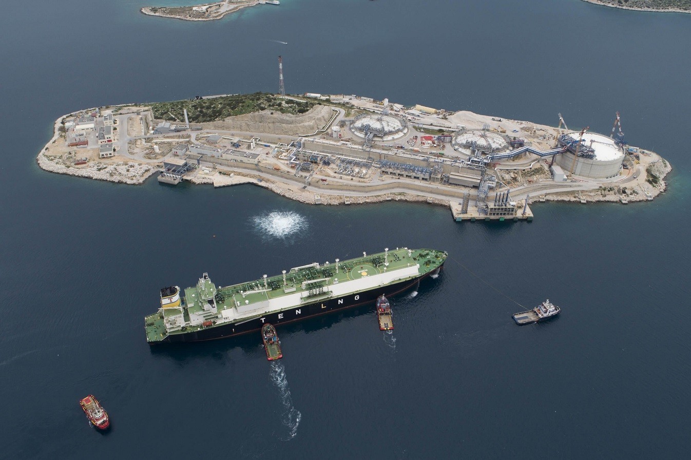 ΔΕΣΦΑ: Οι 4 προσφορές για το πλοίο που θα μετατραπεί σε πλωτή δεξαμενή LNG στη Ρεβυθούσα