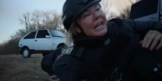 Ουκρανία: Δραματικές στιγμές για συνεργείο του Sky News που δέχεται ρωσικά πυρά (vid)