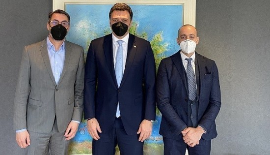 Κικίλιας: Συνάντηση με ανώτατα στελέχη του Radisson Hotel Group