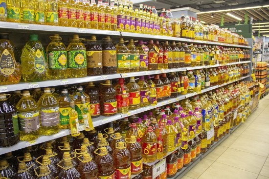 Έρευνα: 6 στους 10 καταναλωτές έχουν μειώσει  αγορές τροφίμων και κατανάλωση ρεύματος (vid)