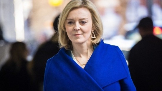 Λιζ Τρας: Υπόσχεται «τολμηρό σχέδιο» για μείωση φόρων και αύξηση της ανάπτυξης στη Βρετανία