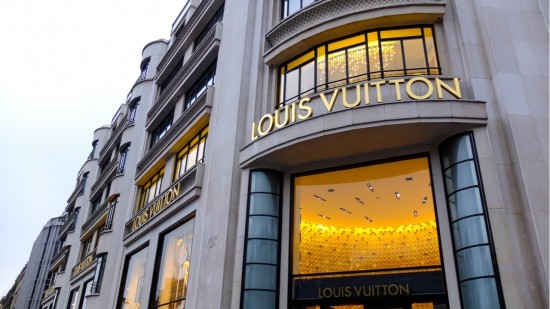 Μεγάλη πτώση στις μετοχές των luxury εταιρειών – Βουτιά έως 8% για τη Louis Vuitton (upd)