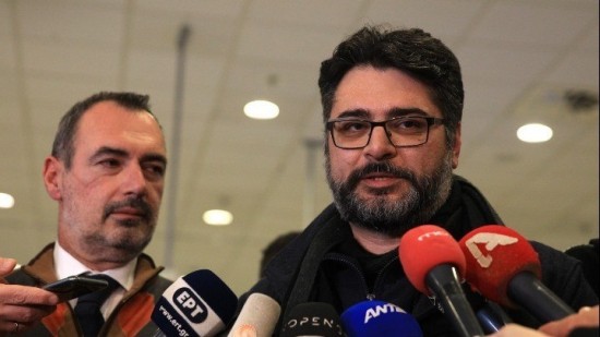 Μανώλης Ανδρουλάκης: Έφτασε στην Αθήνα ο γενικός πρόξενος της Ελλάδας στη Μαριούπολη