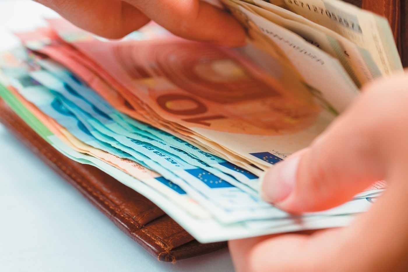 Eπίδομα 534 ευρώ: Πότε θα λάβουν χρήματα οι δικαιούχοι