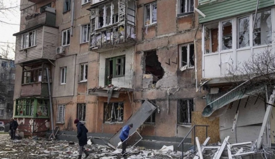 Νέα αεροπορική επίθεση στη Μαριούπολη – Έχουν πληγεί σπίτια