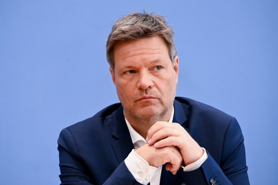 Χάμπεκ: Από εξάντληση και burn-out υποφέρουν οι εργαζόμενοι του υπ. Οικονομίας της Γερμανίας