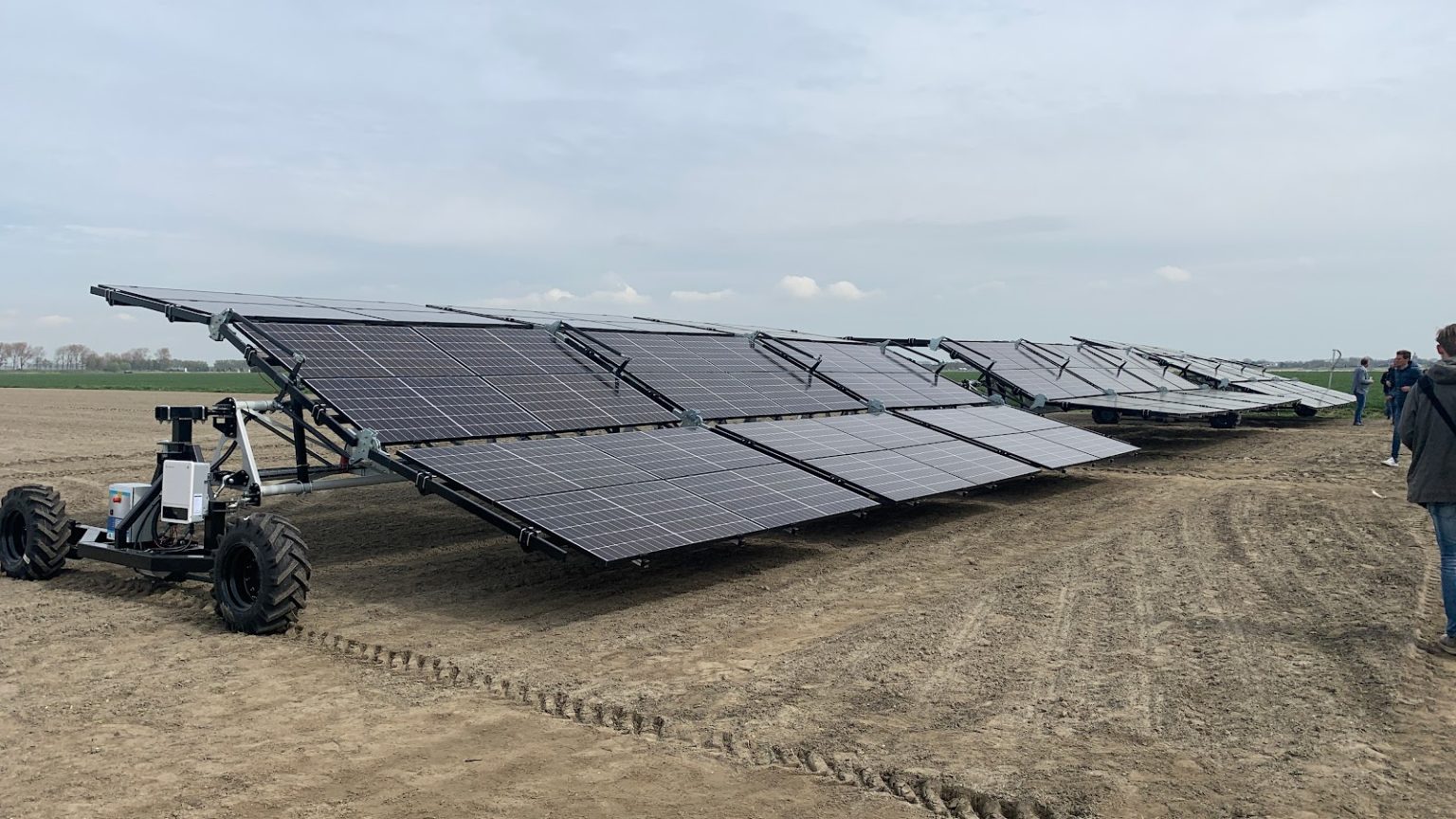 “H2arvester”: «Επανάσταση» στα φωτοβολταϊκά με αυτοκινούμενες μονάδες (pic)