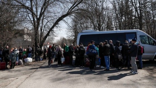 Η Ουκρανία απομακρύνει αμάχους από το Ντονμπάς – Στο Κίεβο η Ούρσουλα φον ντερ Λάιεν