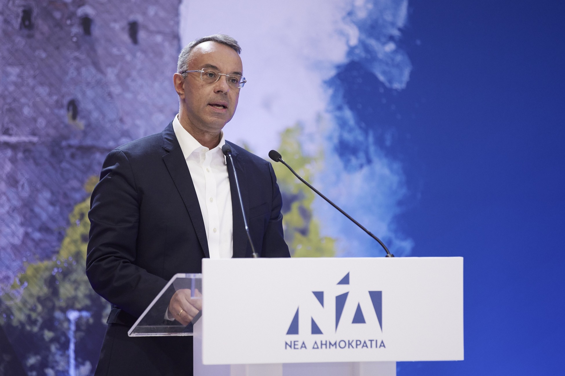 Σταϊκούρας: Η κρίση του πολέμου δεν θα εκτρέψει την ελληνική οικονομία