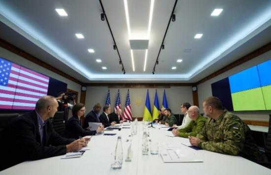 Αμερικανός υπ. Άμυνας: Η Ουκρανία μπορεί να κερδίσει με τον κατάλληλο εξοπλισμό και στήριξη