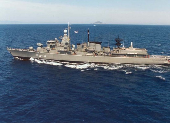 Συνεκπαίδευση φρεγάτας «Αδρίας» με τη γαλλική φρεγάτα «Auvergne» ανοιχτά της Κρήτης
