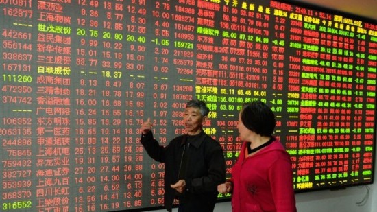 Αντίρροπες δυνάμεις στην Ασία – Απώλειες άνω του 2% στις κινεζικές αγορές