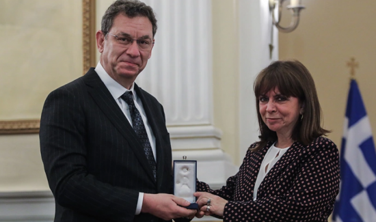 Μπουρλά: Βραβεύτηκε από την Σακελλαροπούλου για την προσφορά του