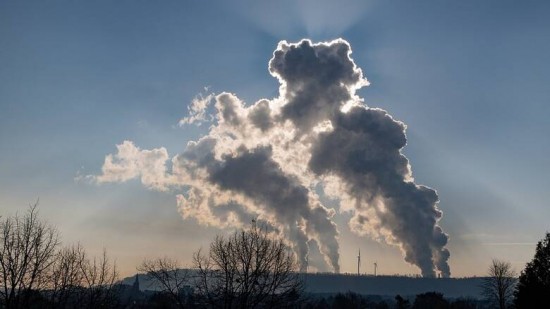 Σε ποια χώρα ανθεί η παράνομη εξόρυξη άνθρακα για θέρμανση στα σπίτια