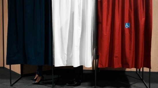 Γαλλικές εκλογές: Υπέρ του Μακρόν το 33% των ψηφοφόρων του Μελανσόν