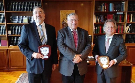 Βραβεύτηκαν ο δρ Γιώργος Πατέρας και ο Χαράλαμπος Σημαντώνης για την προσφορά τους στη ναυτιλία