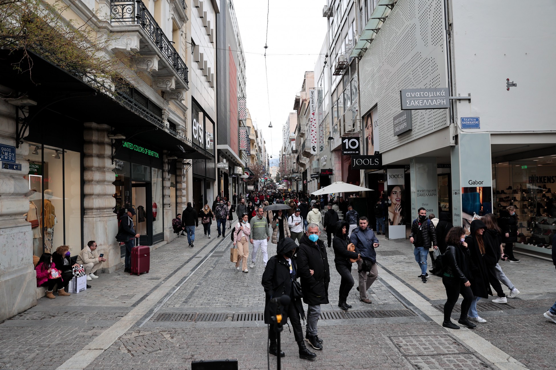 Πάσχα 2022 – εορταστικό ωράριο: Πώς θα λειτουργήσουν τα εμπορικά και τα πολυκαταστήματα