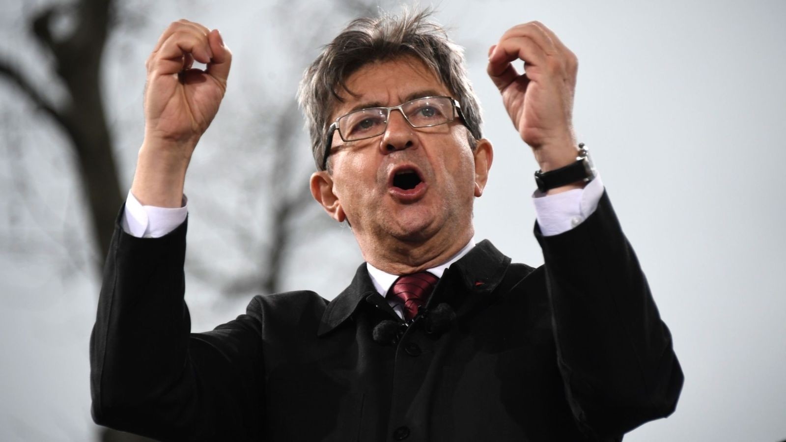 Μελανσόν: Υπόσχεται τη γαλλική υπηκοότητα στον Ασάνζ, αν γίνει πρωθυπουργός