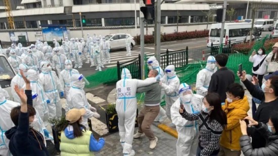 Κορωνοϊός: Σχεδόν 25.000 ημερήσια κρούσματα στην Κίνα – Η συντριπτική πλειοψηφία στη Σαγκάη (vid)