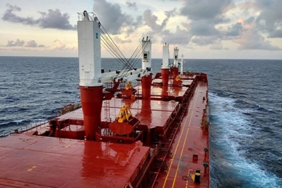 Το παράδοξο: Ναυλώνουν μεγαλύτερα πλοία για να μεταφέρουν μικρότερα φορτία
