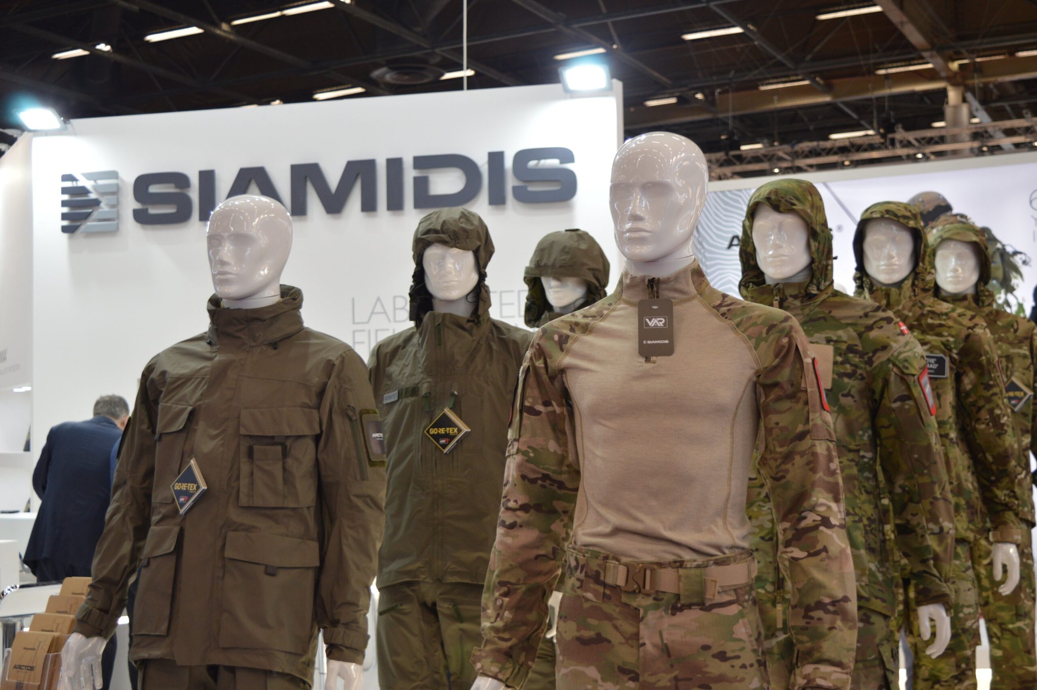 Σιαμίδης Α.Ε: Η εταιρεία που ντύνει τους στρατούς της Δύσης – Μια ελληνική ιστορία επιτυχίας