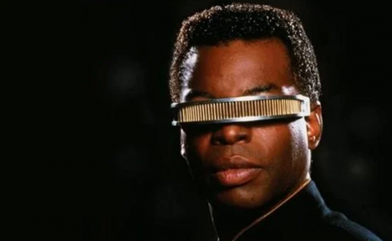 O Ζάκερμπεργκ του Facebook θέλει να φτιάξει έξυπνα γυαλιά τεχνολογίας… Star Trek (vid)