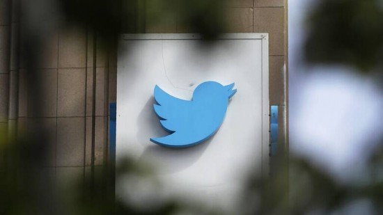 Ο Chief Twit, Έλον Μασκ θέλει να απολύσει 3.700 υπαλλήλους του Twitter (vid)
